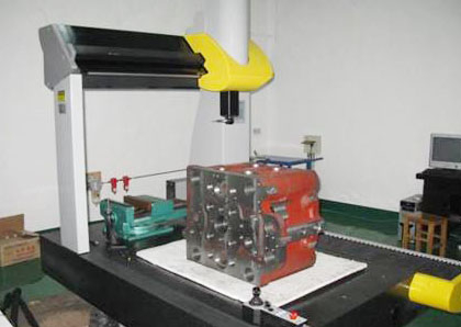 Three coordinate measuring instrument